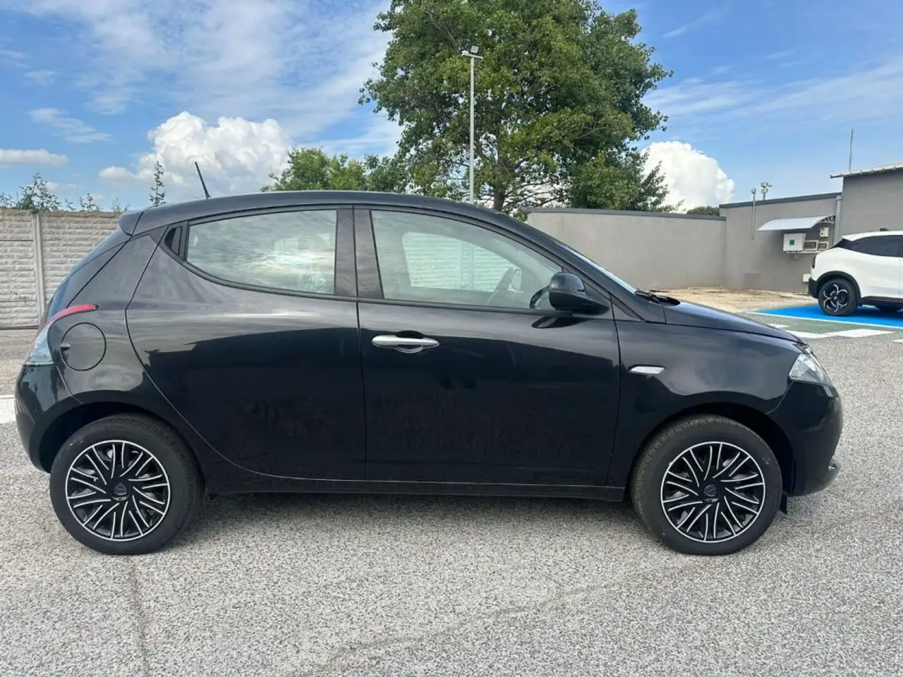 Lancia Ypsilon 2024 — фото 18