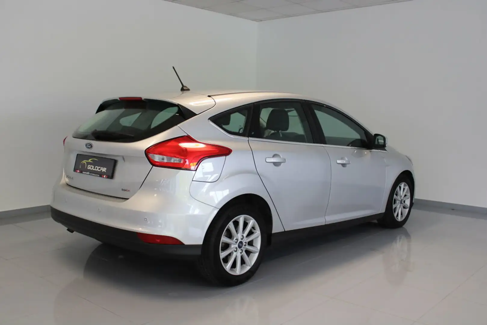 Ford Focus Titanium Silber - 2