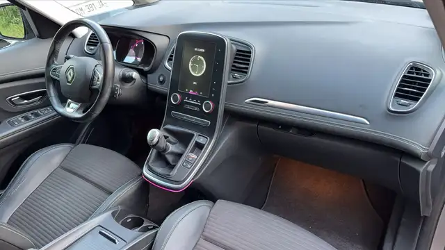Renault Scenic view 10