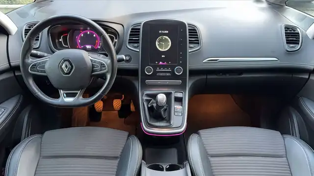 Renault Scenic view 11