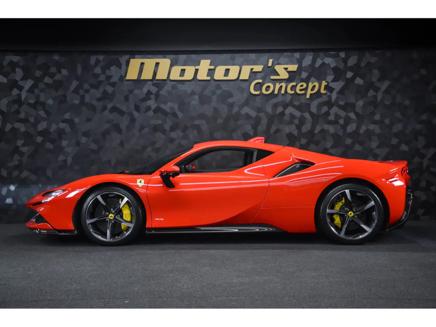Ferrari SF90 Stradale ROSSO SCUDERIA Rouge - 2