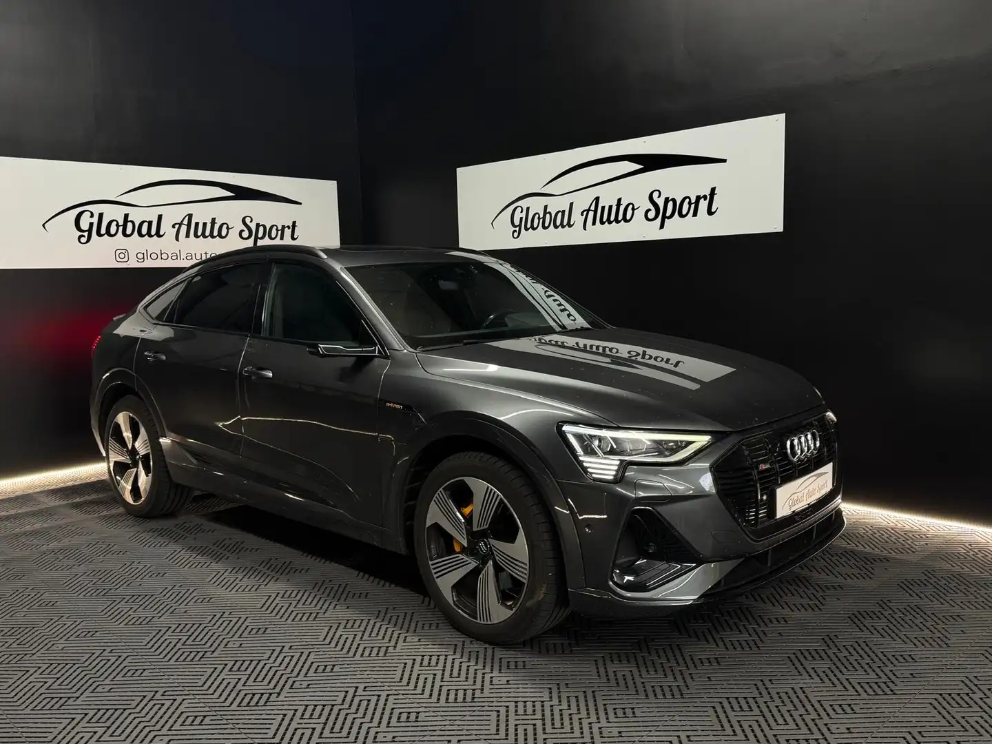 Audi e-tron e-tron Sportback 55 quattro 408 ch S line Grau - 1
