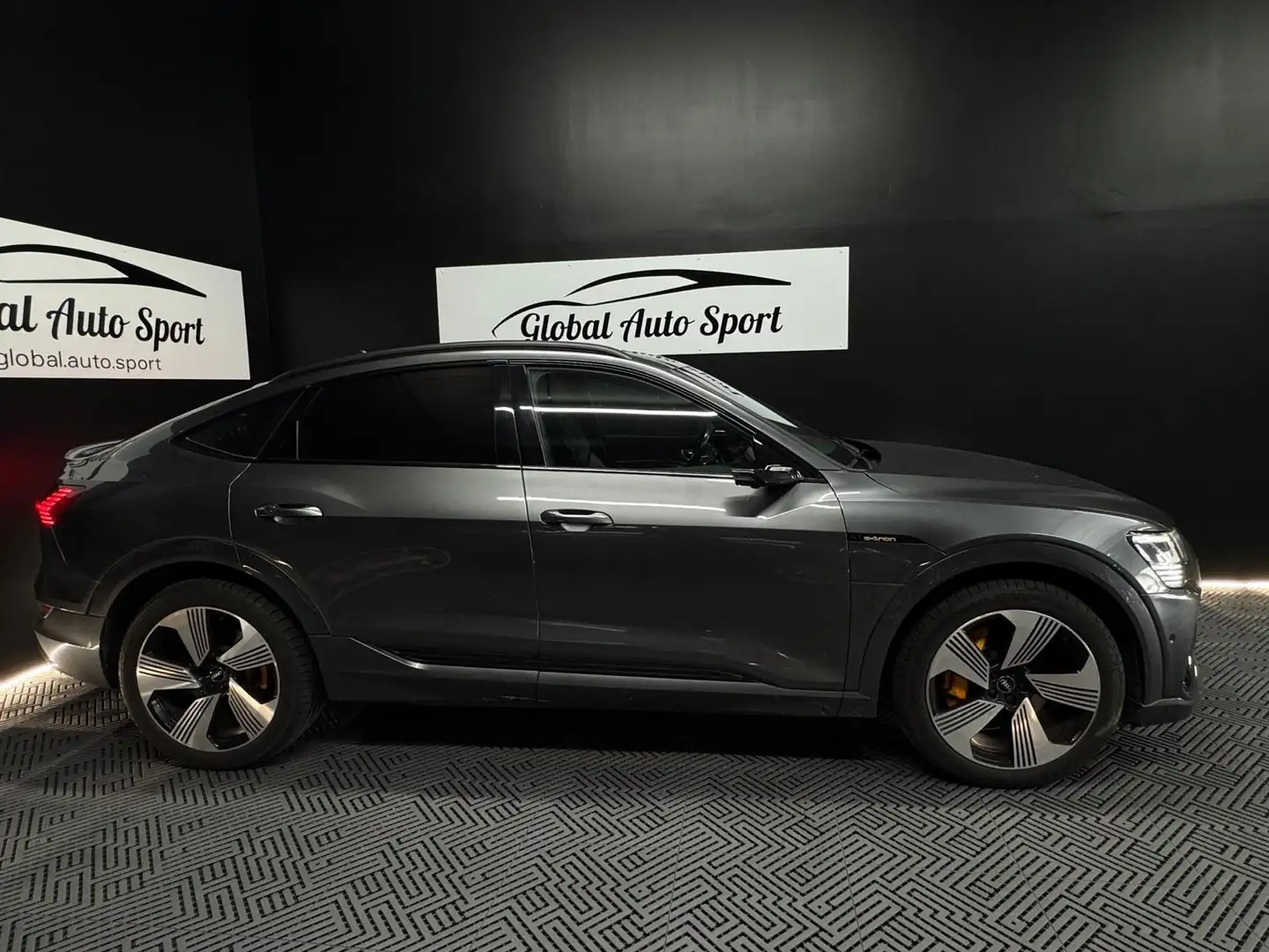 Audi e-tron e-tron Sportback 55 quattro 408 ch S line Grau - 2