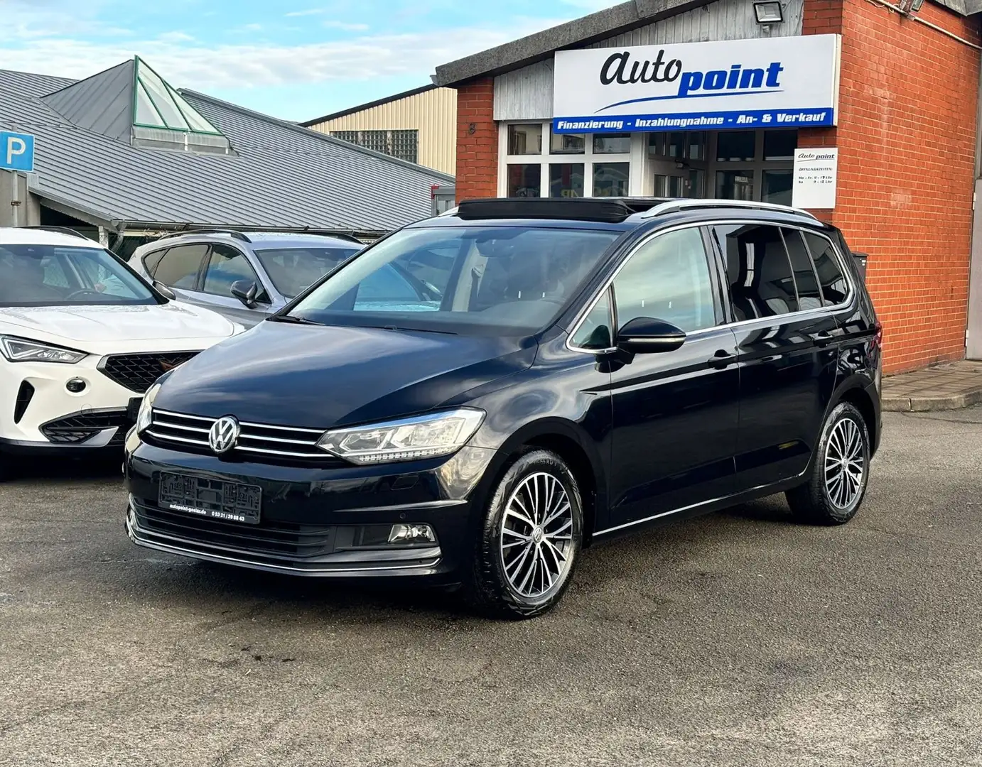 Volkswagen Touran 1.5 TSI Highline PANO LEDER LED Schwarz - 1