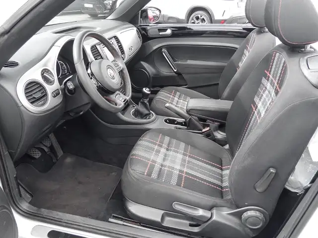 Volkswagen Beetle view 12