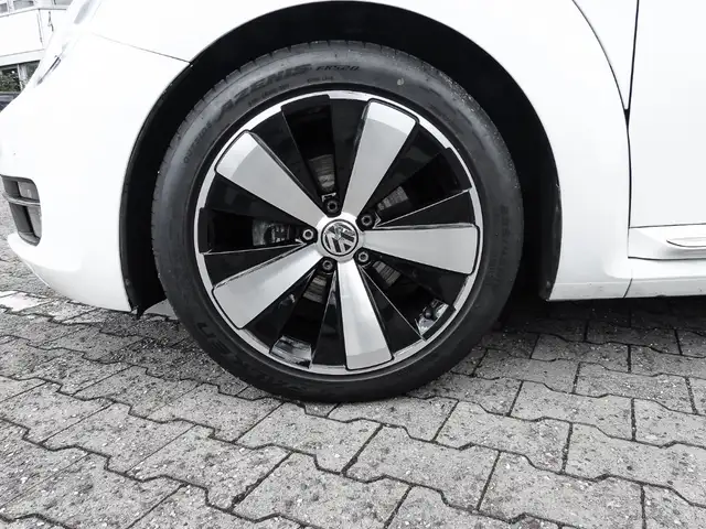 Volkswagen Beetle view 3