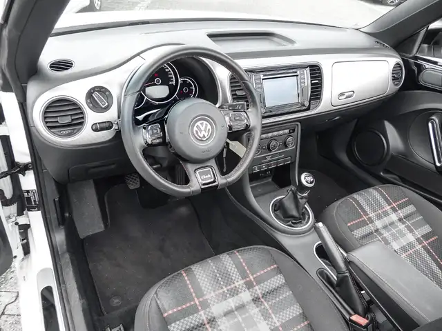Volkswagen Beetle view 5