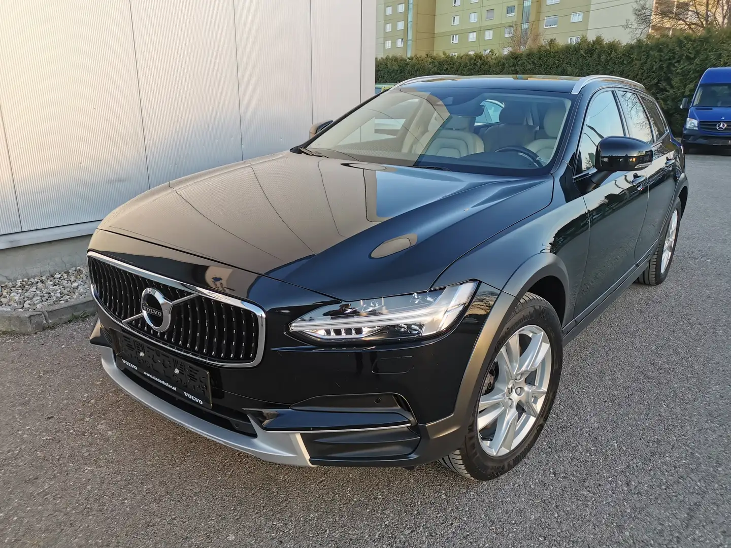 Volvo V90 Cross Country D4 AWD Geartronic Negru - 2