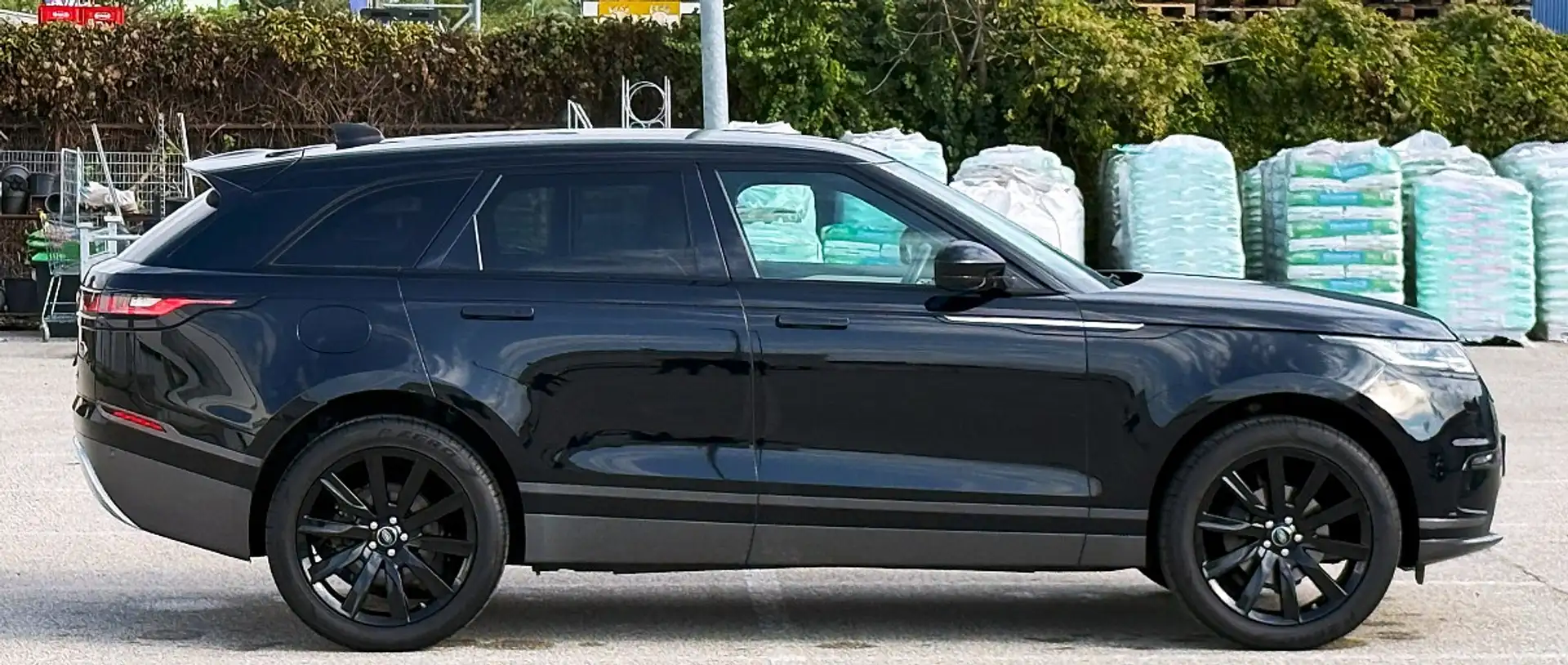 Land Rover Range Rover Velar 2,0 Allrad Aut. *21 ZOLL*HEAD UP* Schwarz - 2