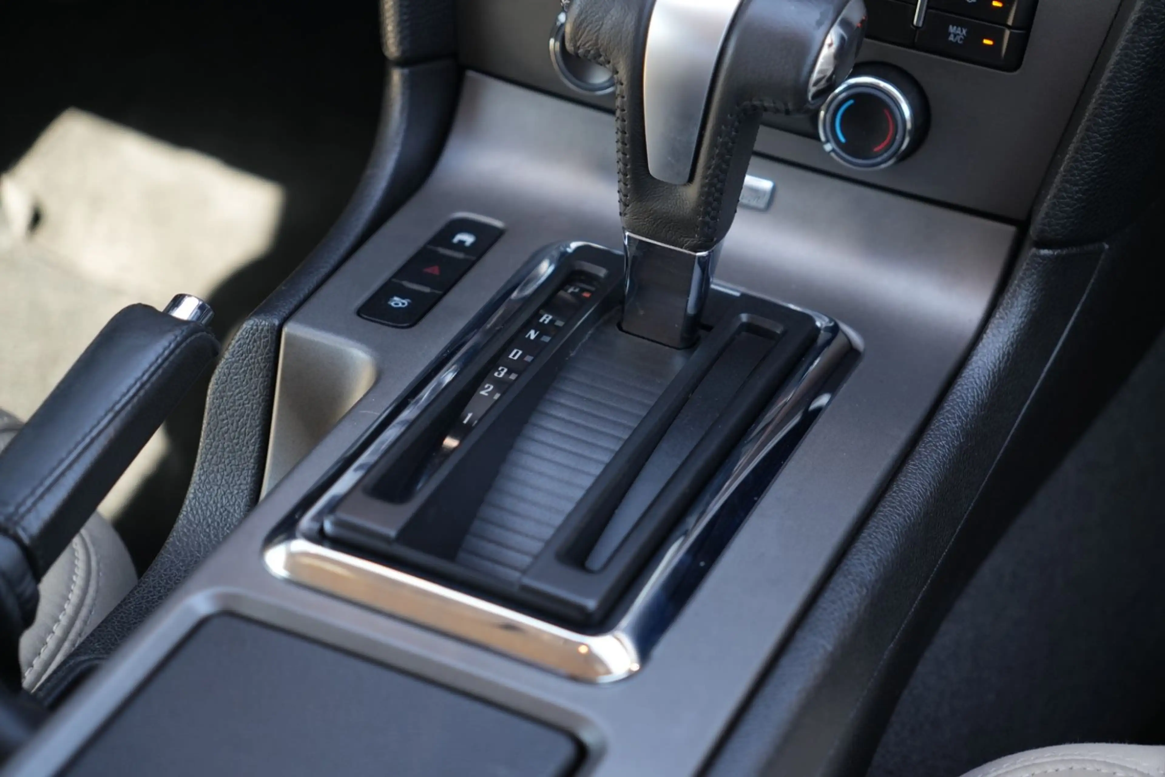 Ford Mustang Coupe/Automatik/TÜV NEU/BLUETOOTH — photo 27