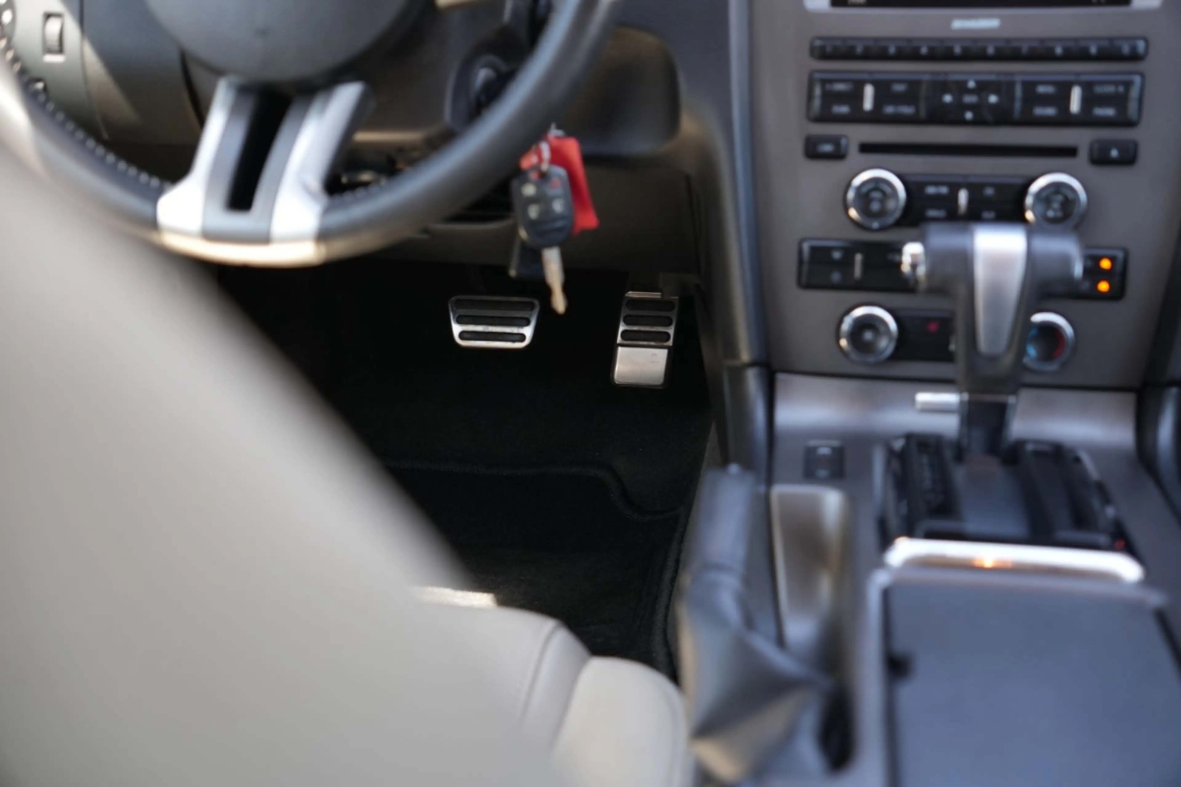 Ford Mustang Coupe/Automatik/TÜV NEU/BLUETOOTH — photo 24
