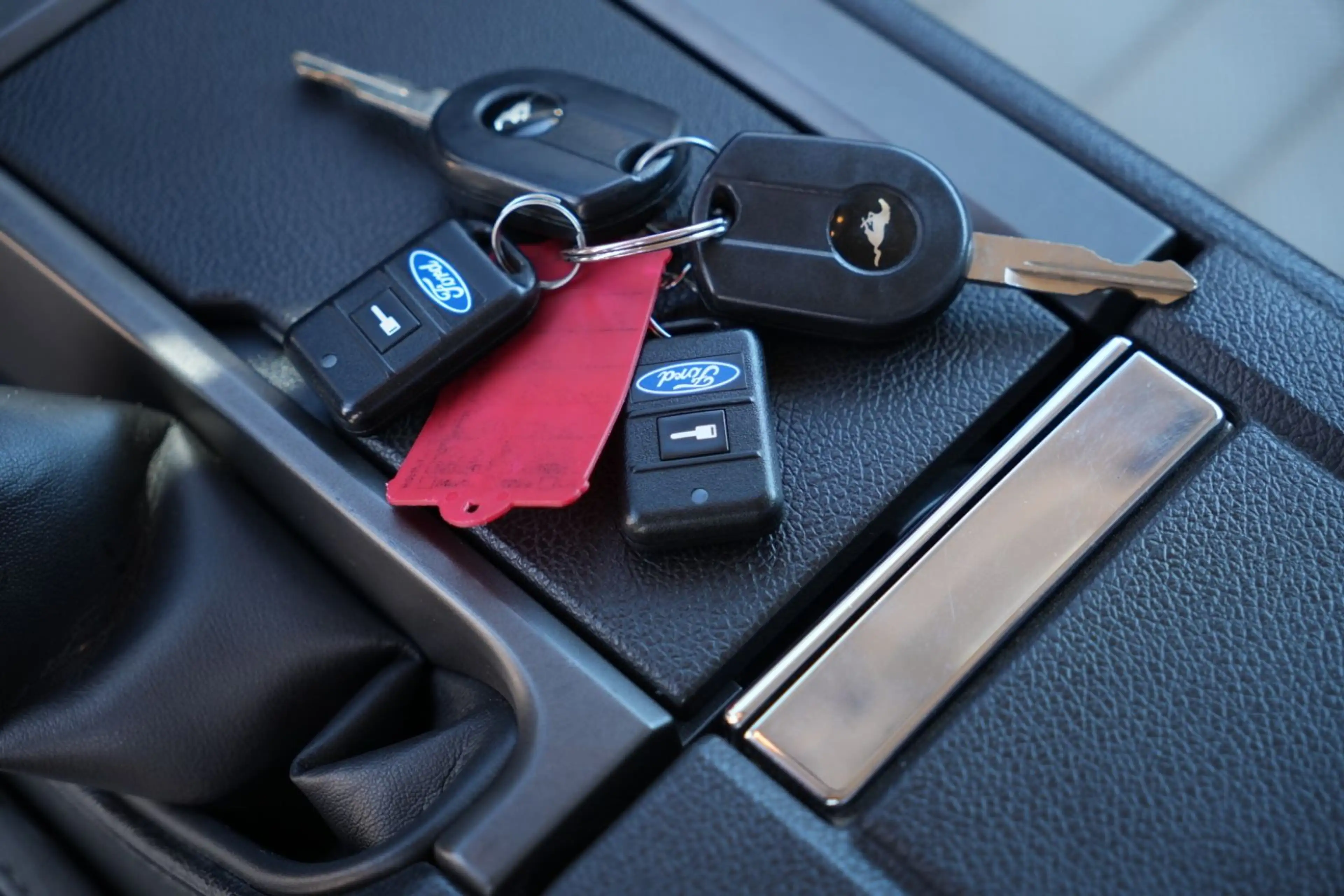 Ford Mustang Coupe/Automatik/TÜV NEU/BLUETOOTH — photo 37