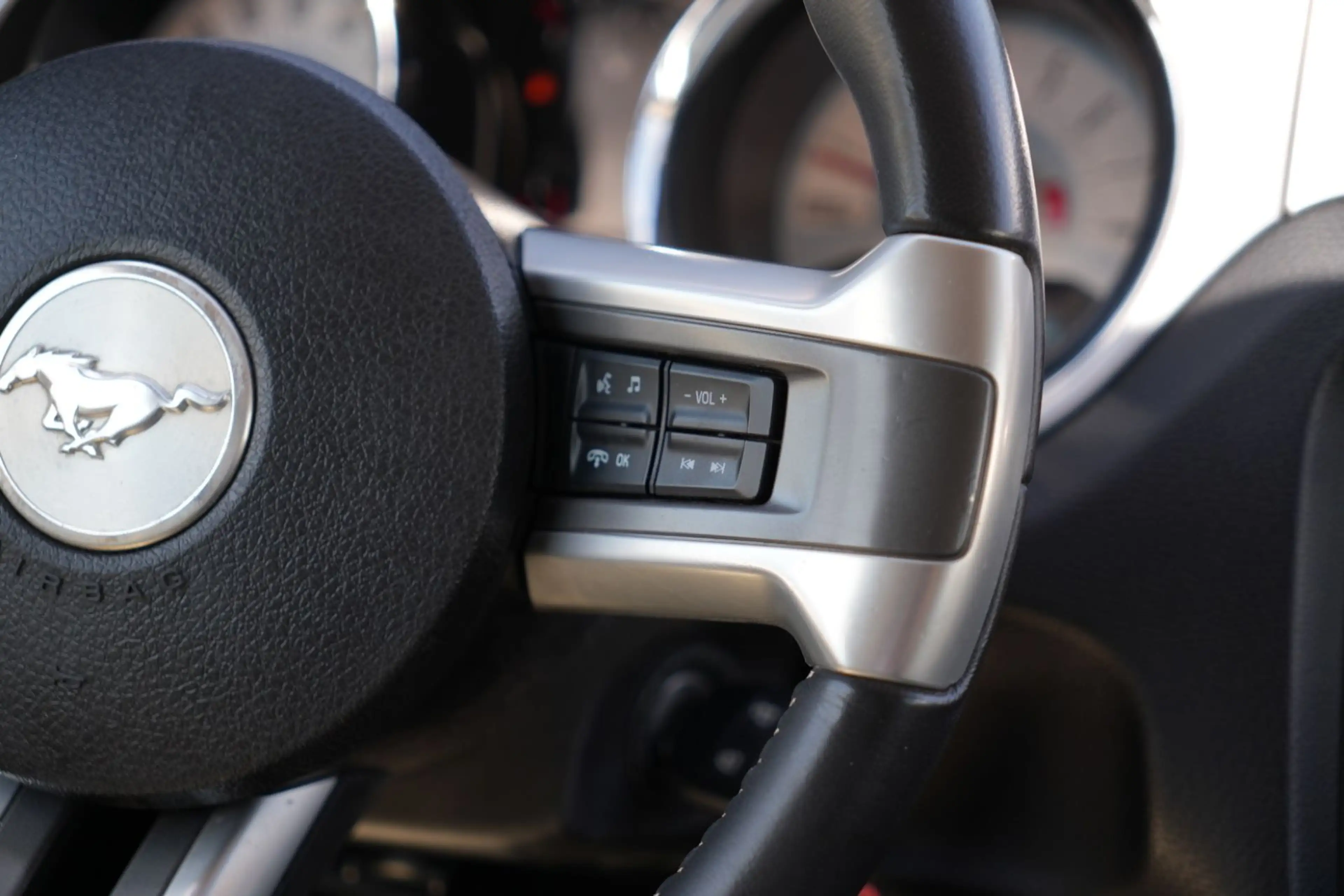 Ford Mustang Coupe/Automatik/TÜV NEU/BLUETOOTH — photo 21