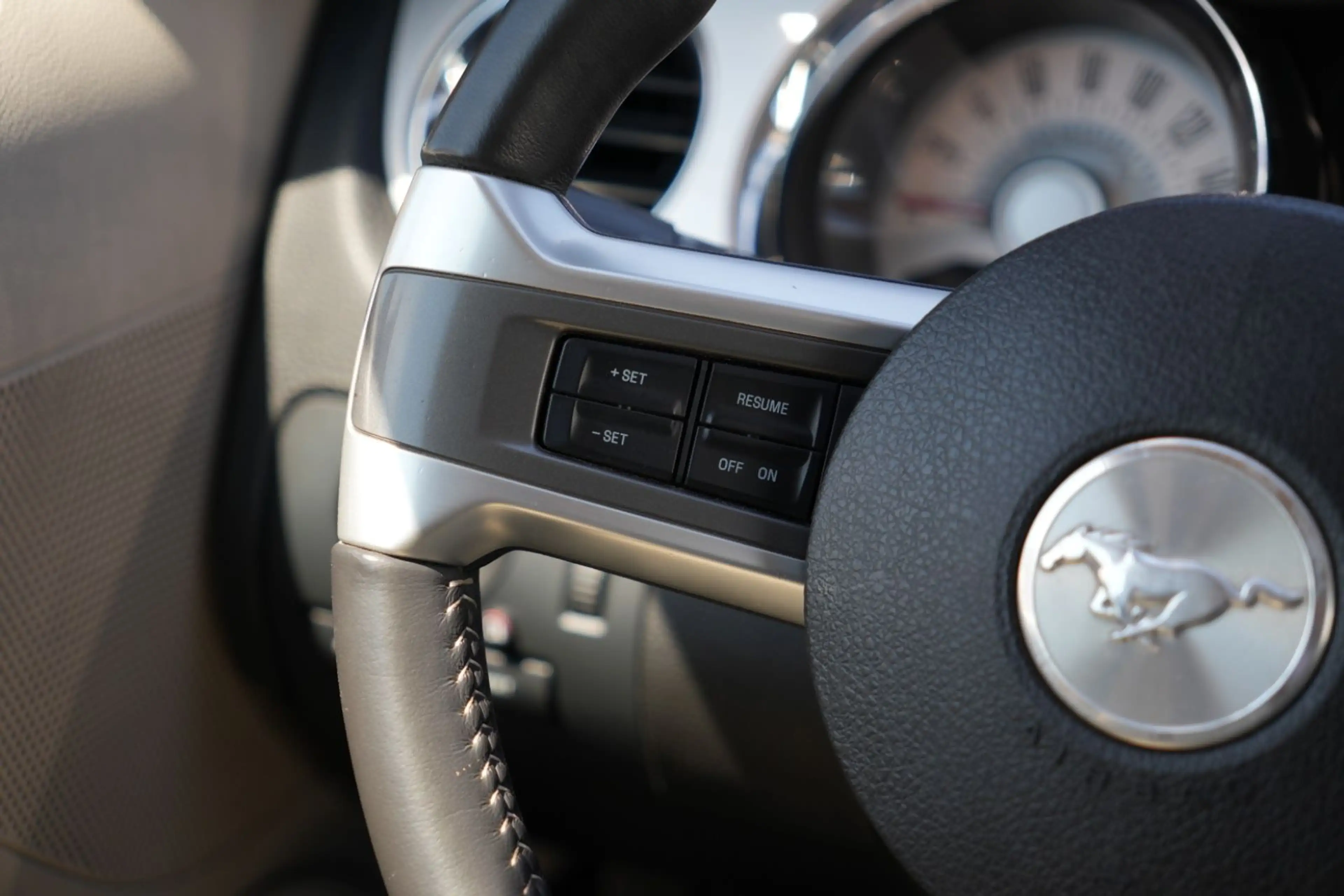 Ford Mustang Coupe/Automatik/TÜV NEU/BLUETOOTH — photo 20