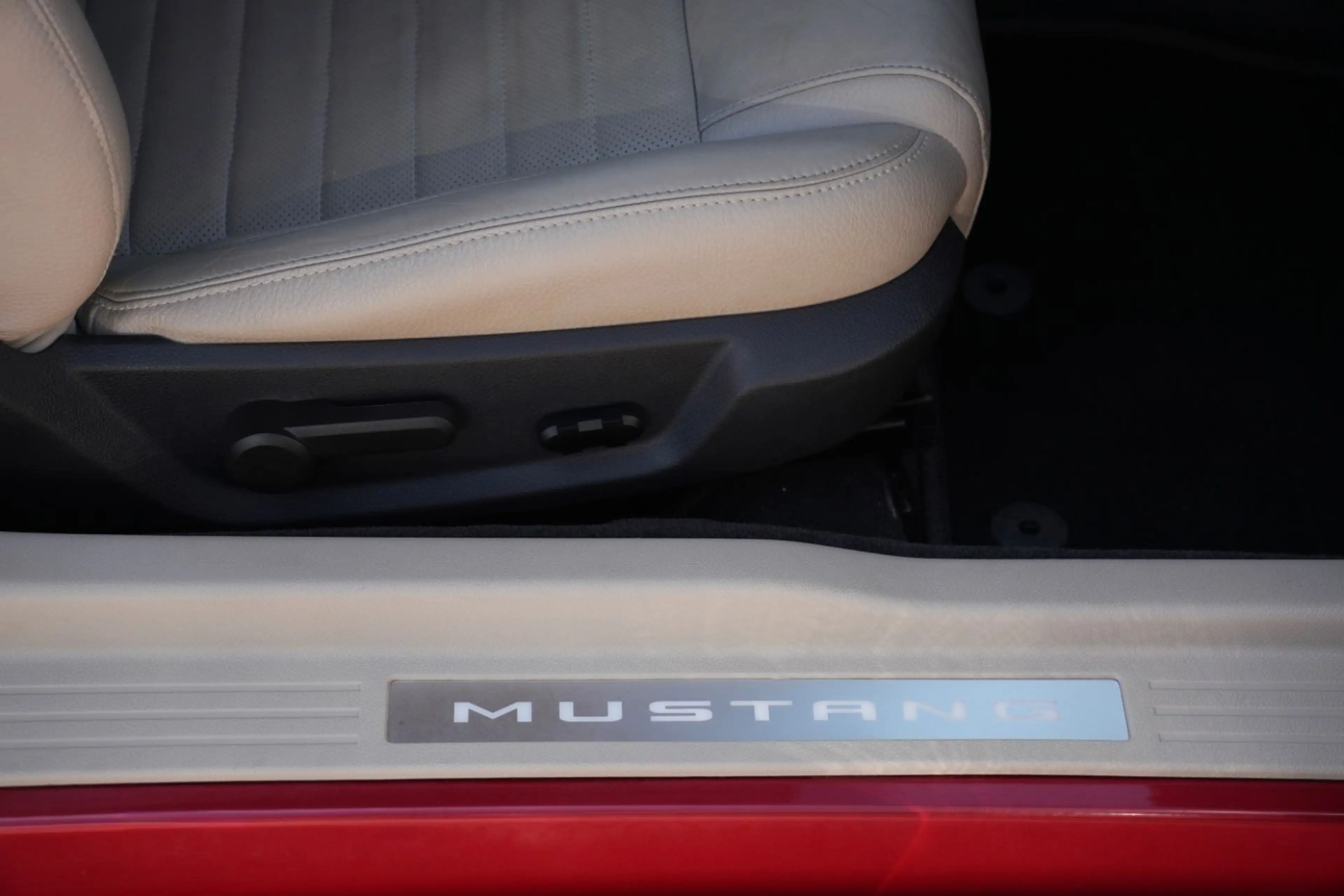 Ford Mustang Coupe/Automatik/TÜV NEU/BLUETOOTH — photo 30