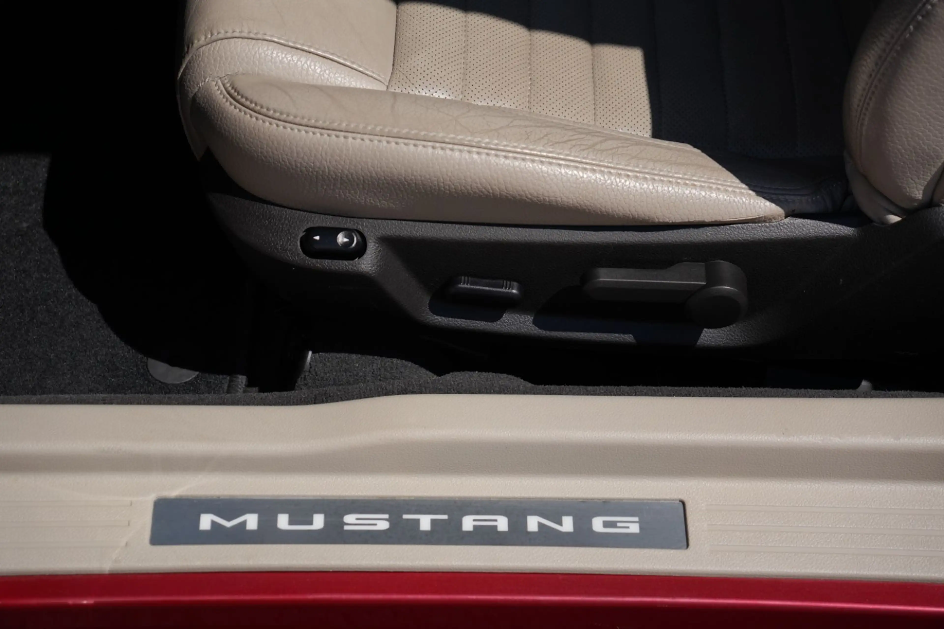 Ford Mustang Coupe/Automatik/TÜV NEU/BLUETOOTH — photo 29
