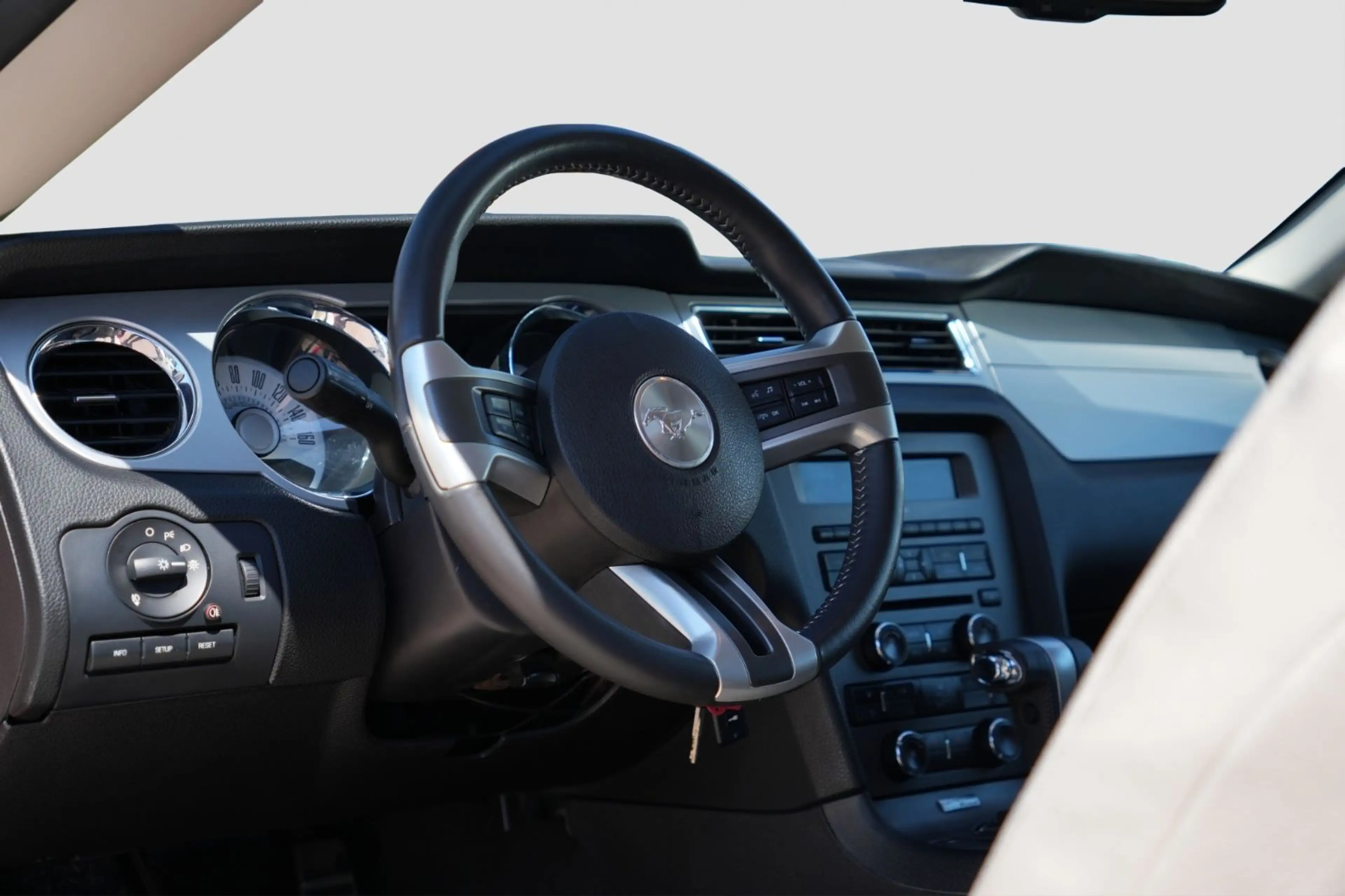 Ford Mustang Coupe/Automatik/TÜV NEU/BLUETOOTH — photo 17