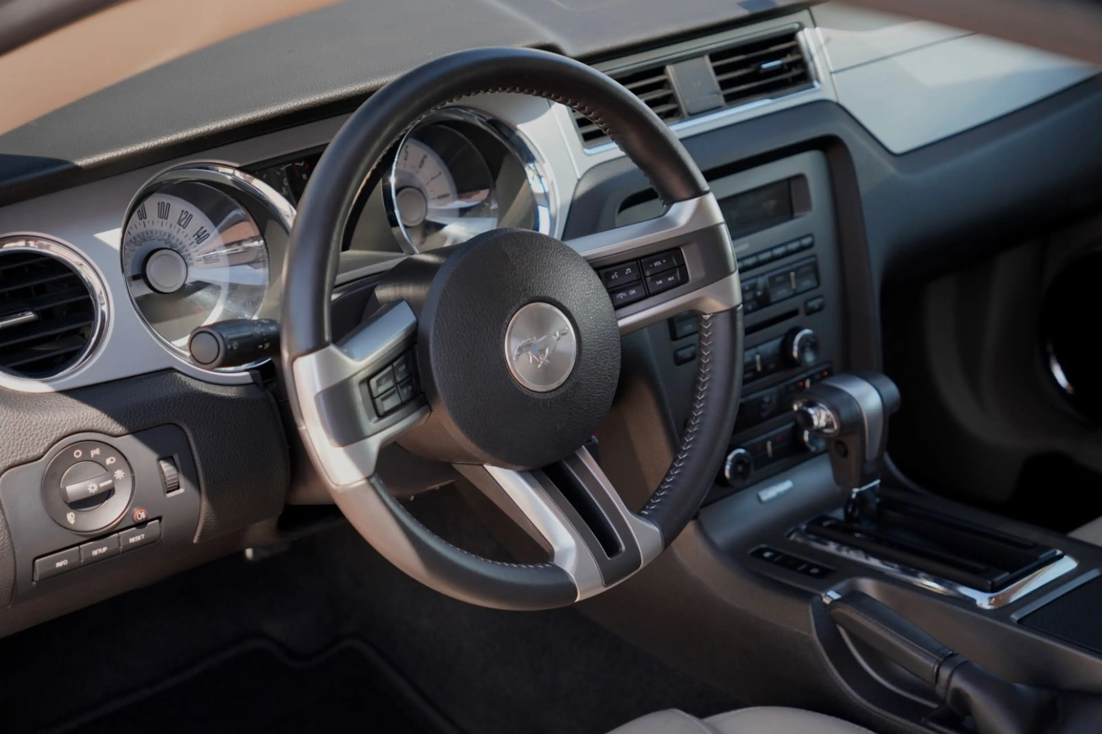 Ford Mustang Coupe/Automatik/TÜV NEU/BLUETOOTH — photo 19