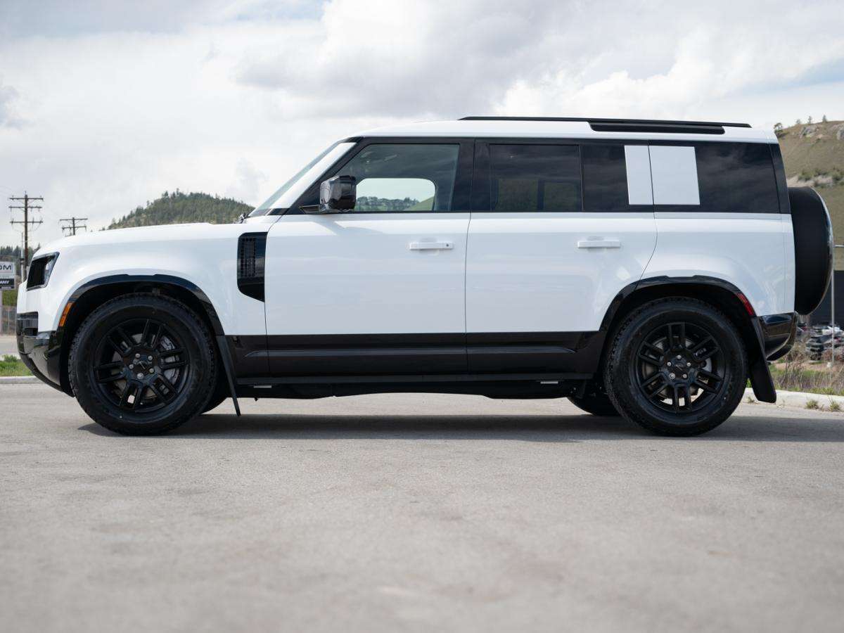 2026 Land Rover Defender 110 P400 X-DYNAMIC SE thumb 6