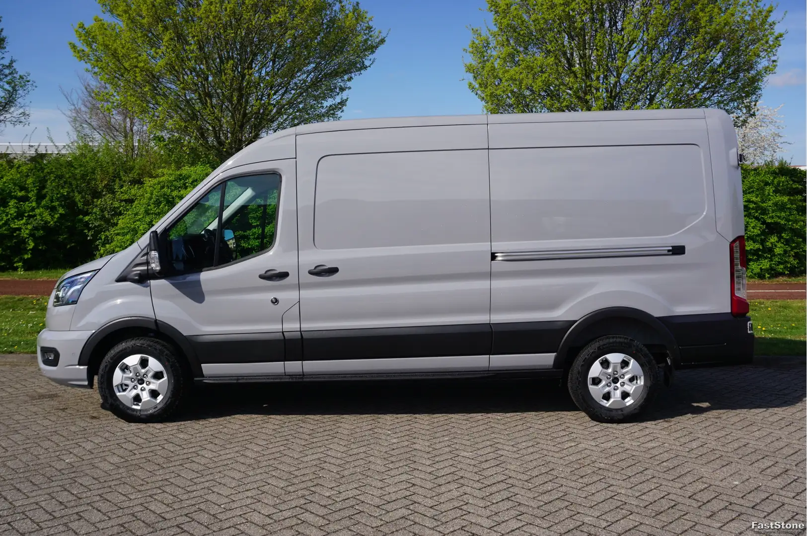 Ford Transit 350L L3H2 Limited AUT-8 165PK BPM VRIJ Navi, Adap. Grau - 2