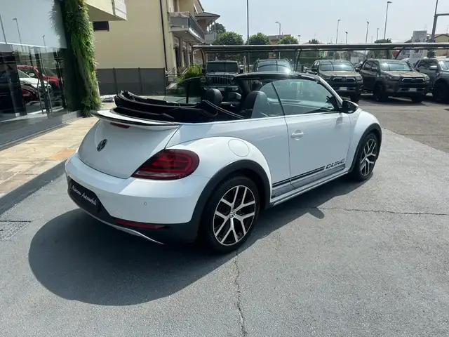 Volkswagen Beetle view 3
