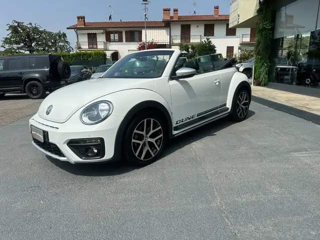 Volkswagen Beetle view 4