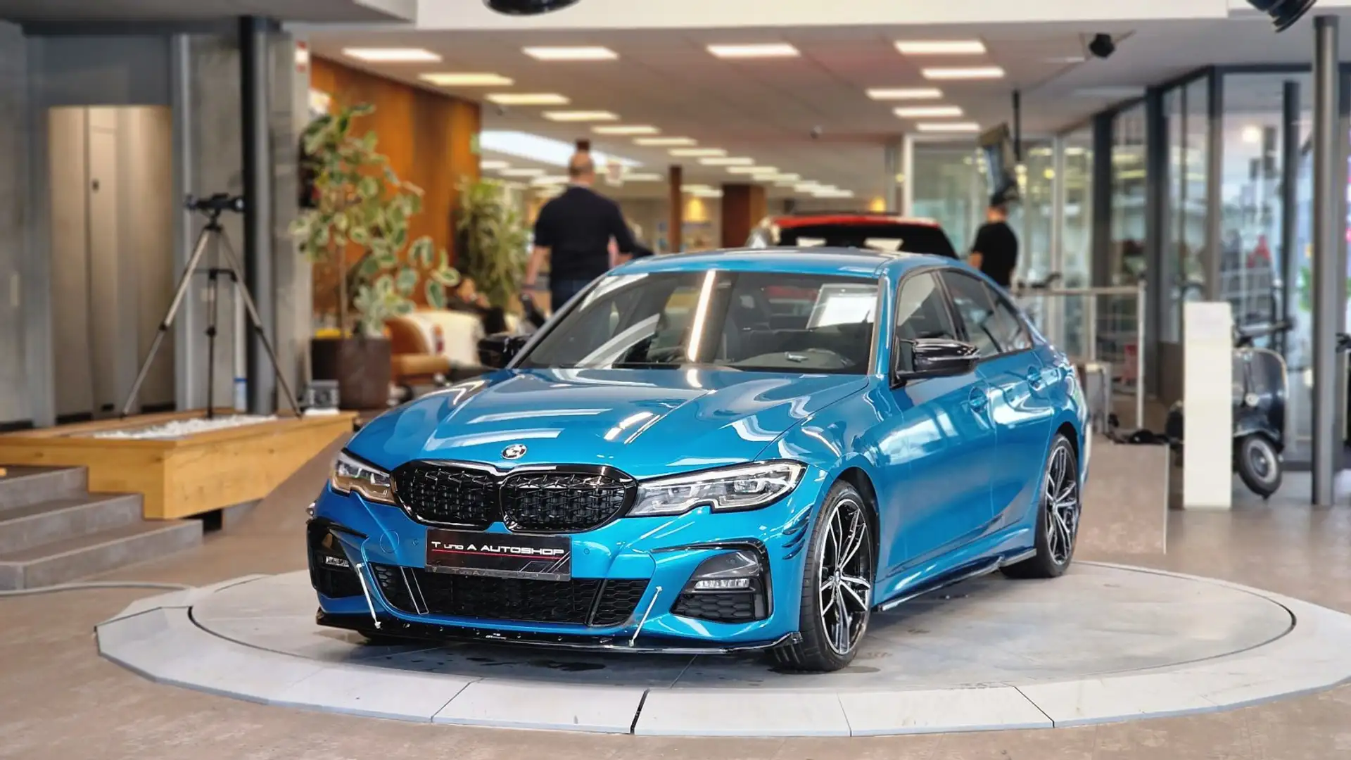 BMW 320 i M-Paket Aut. *Sternen himmel mit Motodor Design* Bleu - 1