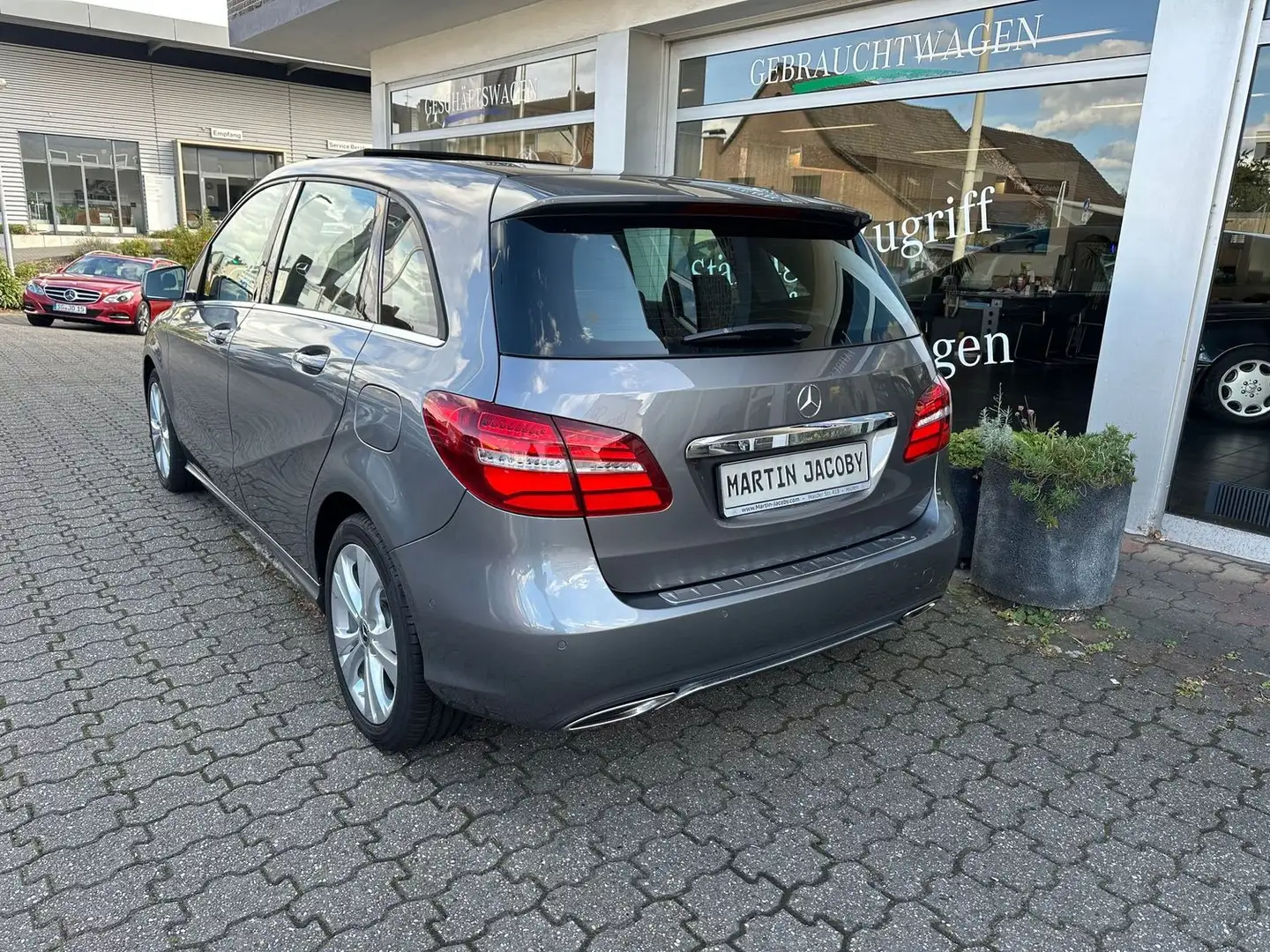 Mercedes-Benz B 200 Panorama Grau - 2