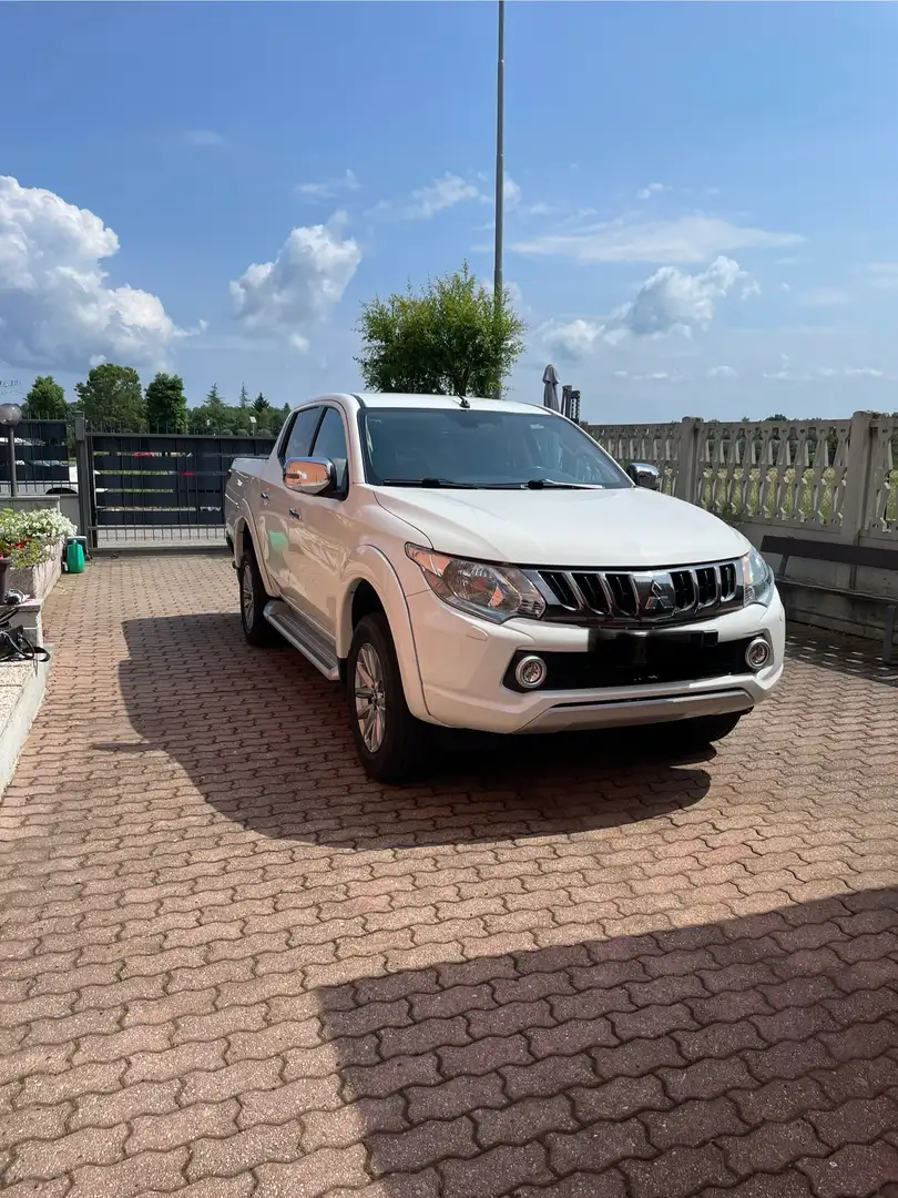 Mitsubishi L200 d.cab 2.4d Intense 4wd 181cv N1 my17 - 1