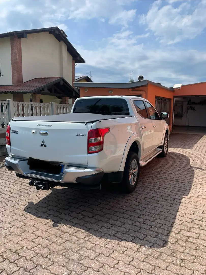 Mitsubishi L200 d.cab 2.4d Intense 4wd 181cv N1 my17 - 2