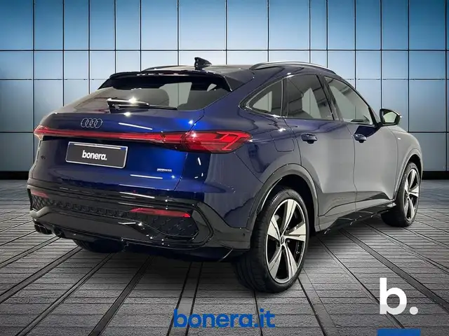 Audi Q5 view 5