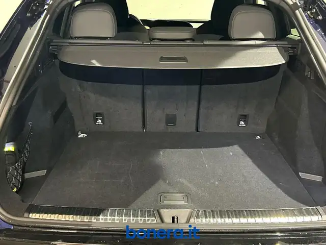 Audi Q5 view 12