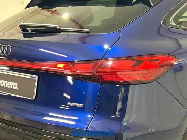 Audi Q5 view 10