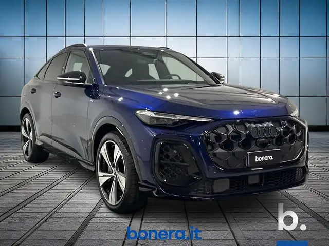 Audi Q5 view 3