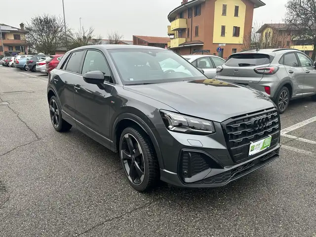 Audi Q2 Q2 35 2.0 tdi Identity Black s-tronic