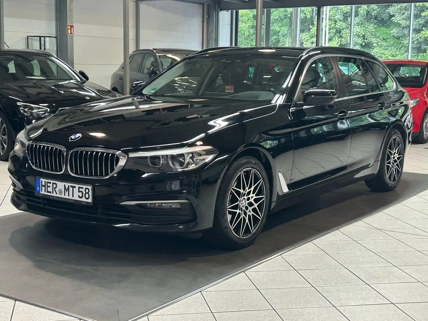 BMW 540 d xDrive AUT*HUD*NAV*XEN*SCHECKH*UNFALLFREI* Noir - 1