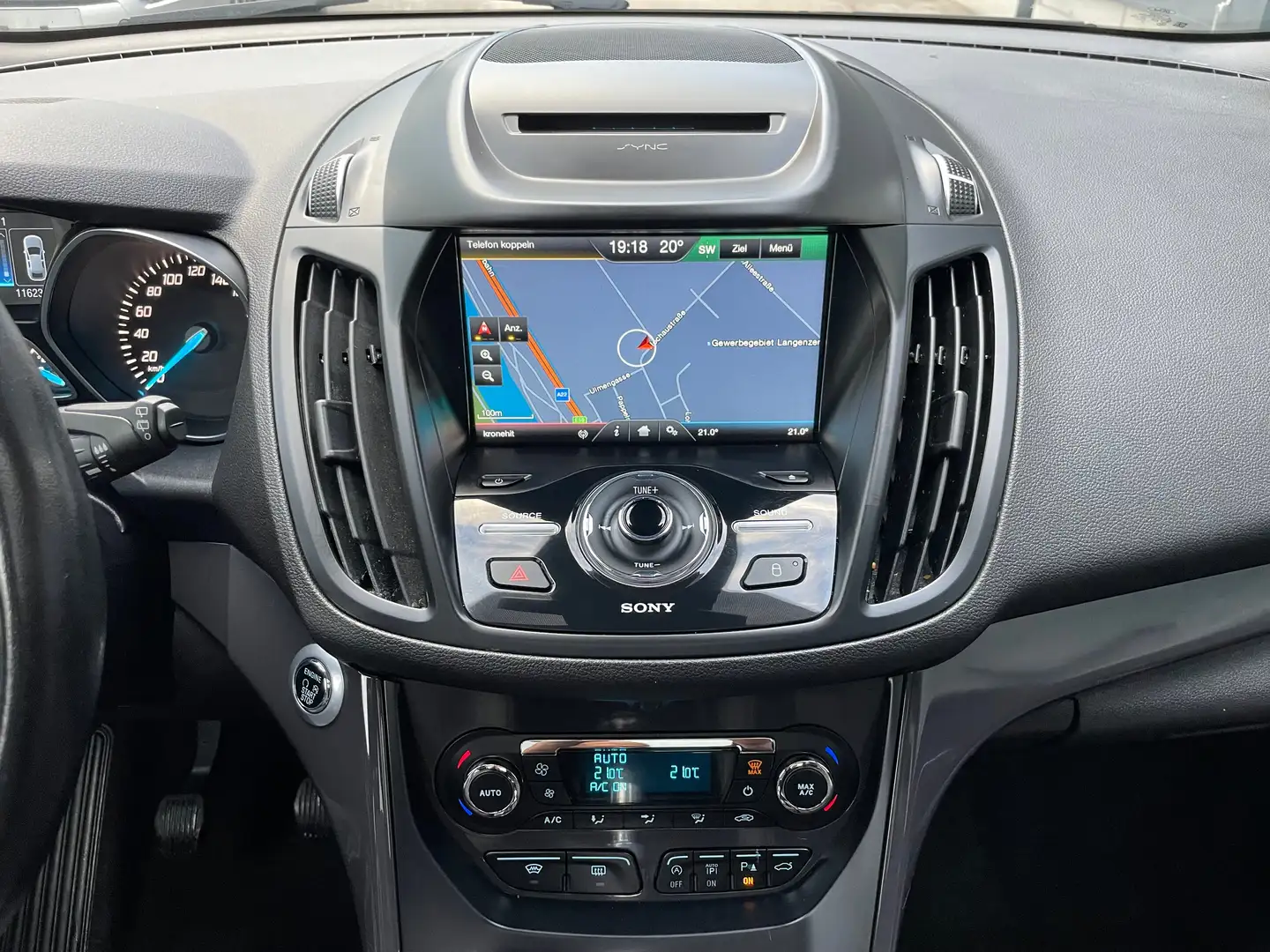 Ford Kuga 1.5 EcoBoost Titanium,Euro-6,NAVI,LEDER,PANO,XENON Grau - 2