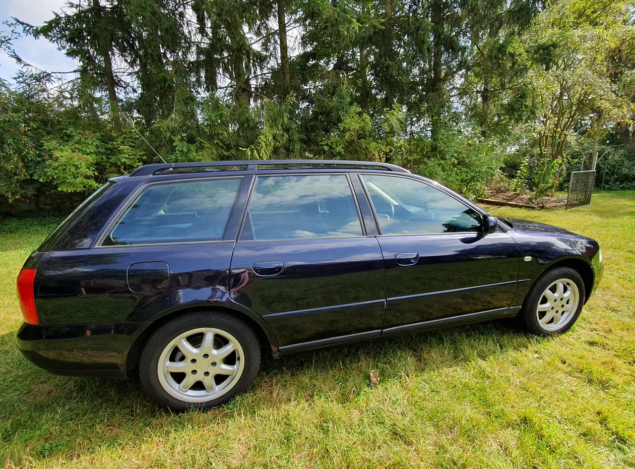 Audi A4 Avant 2.4 6 Zylinder, foto 2