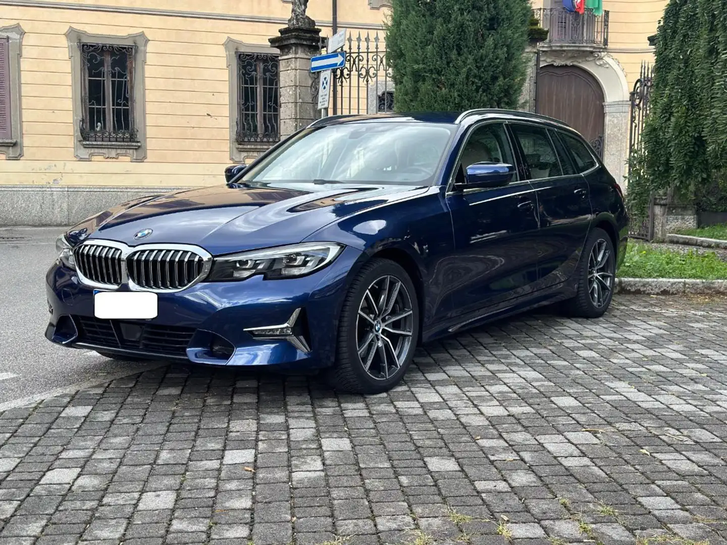 BMW 320 d xDrive Touring Luxury iva deducibile Blu/Azzurro - 1