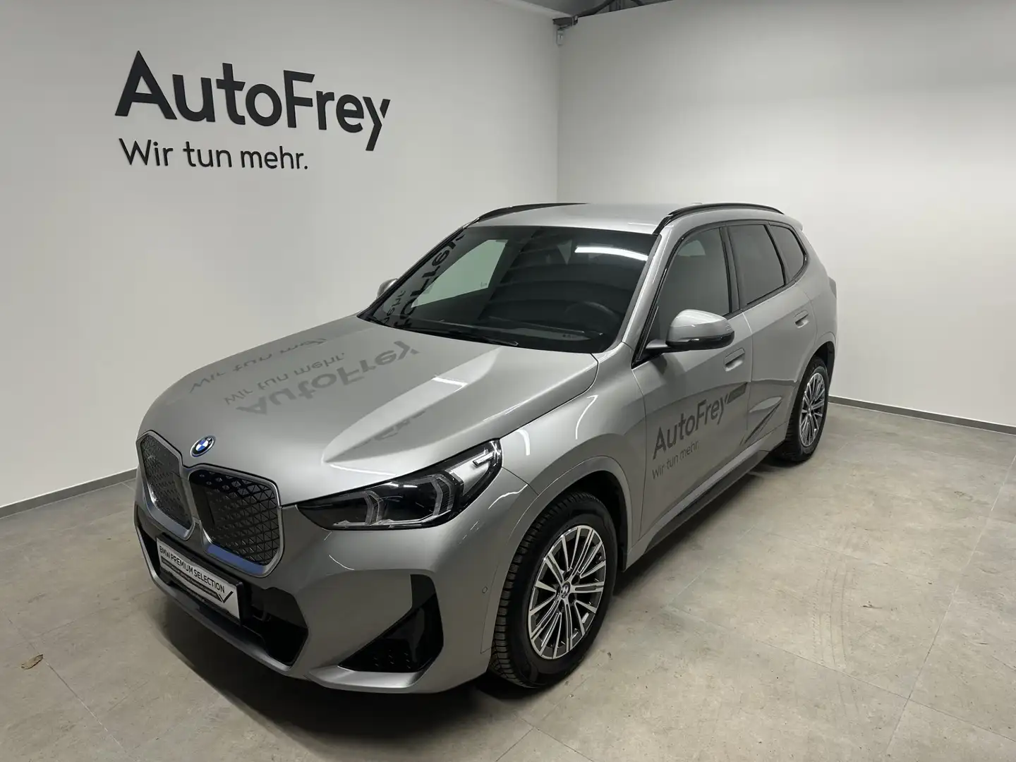 BMW iX1 eDrive20 Silber - 1