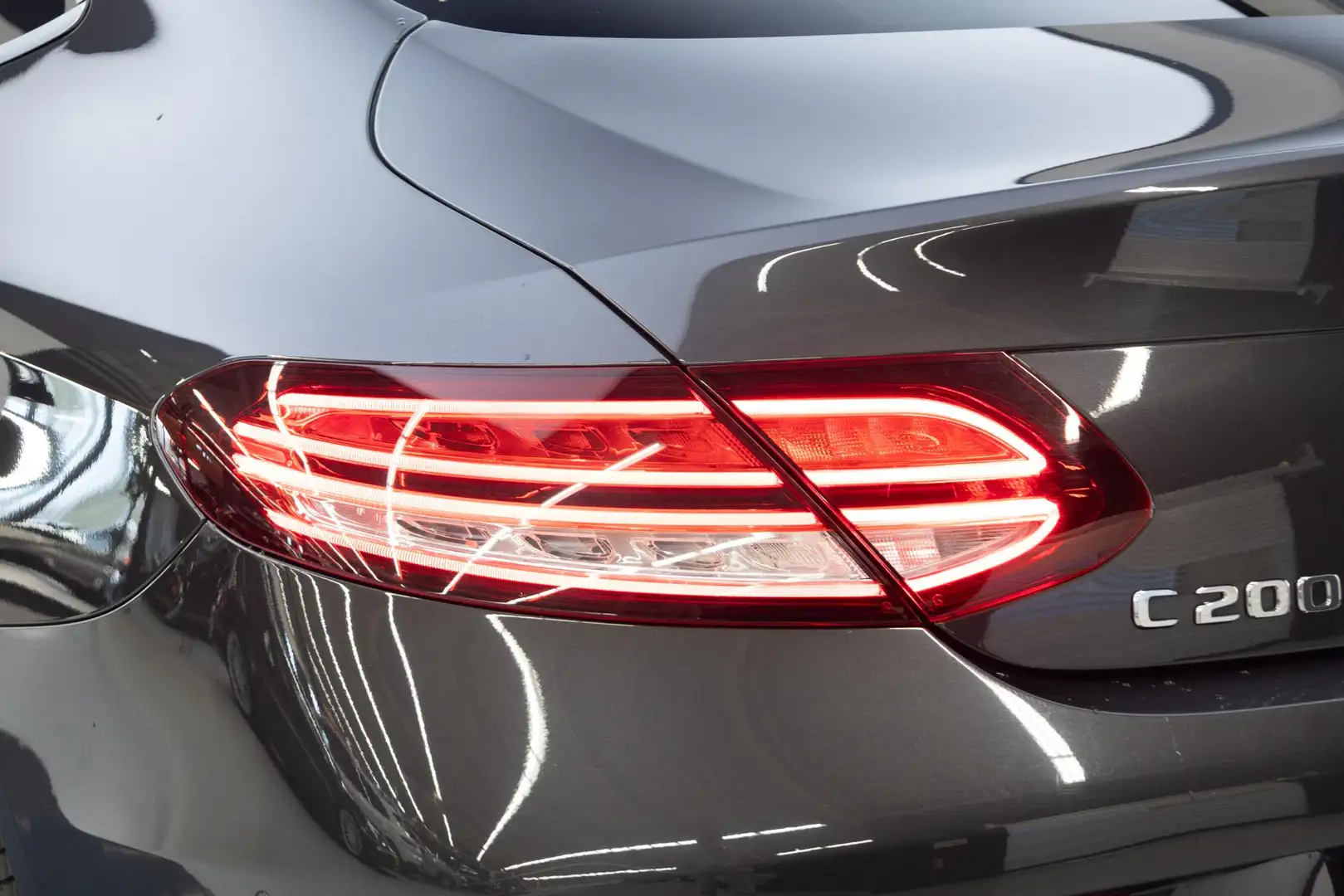 Mercedes-Benz C 200 Coupé Premium Pack | AMG | 19 Inch | Schuifdak | B Grijs - 2