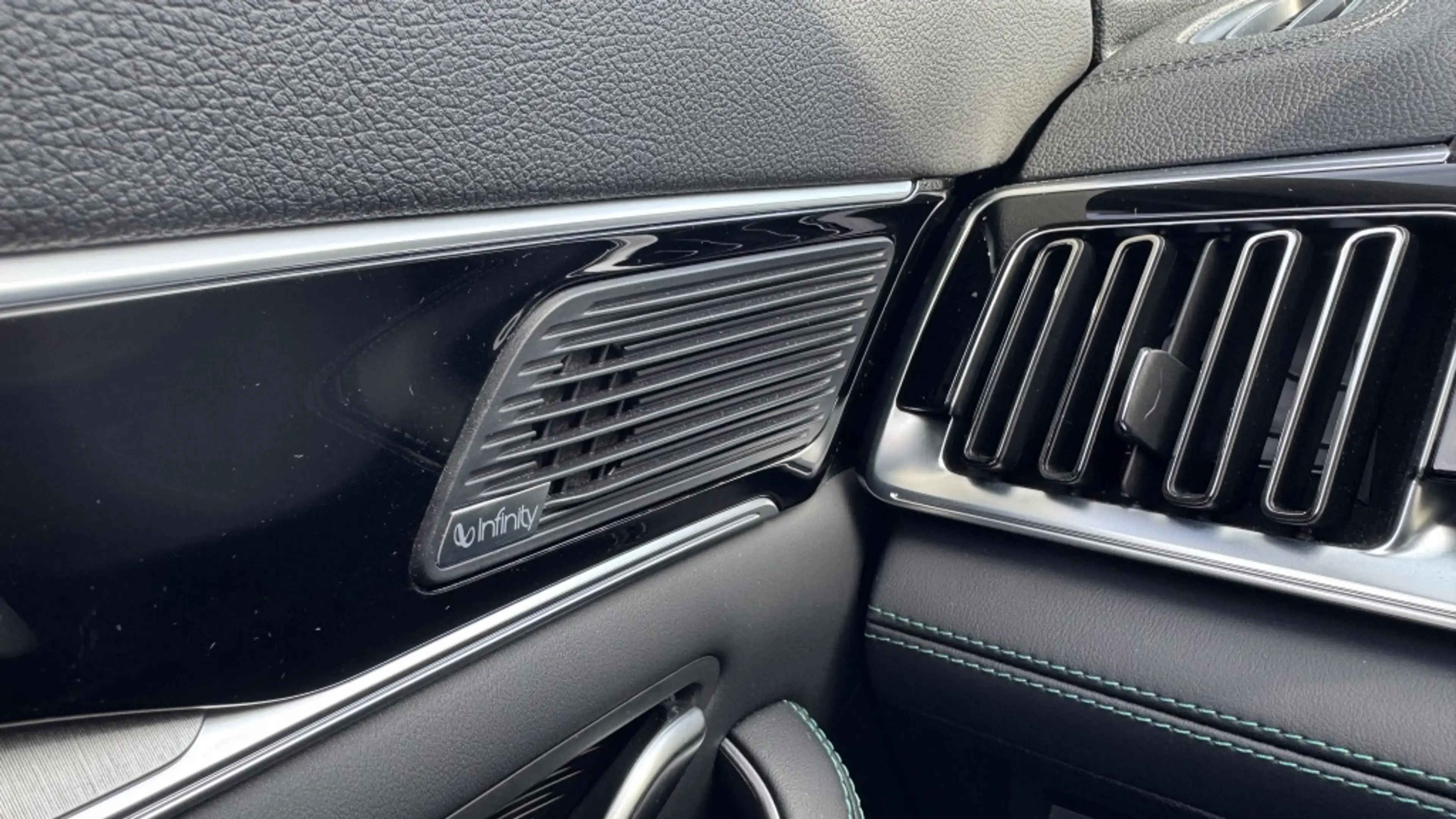 BYD Seal U 1.5 DM-i FWD Boost | Pano | HUD | Leer | Camera — photo 25