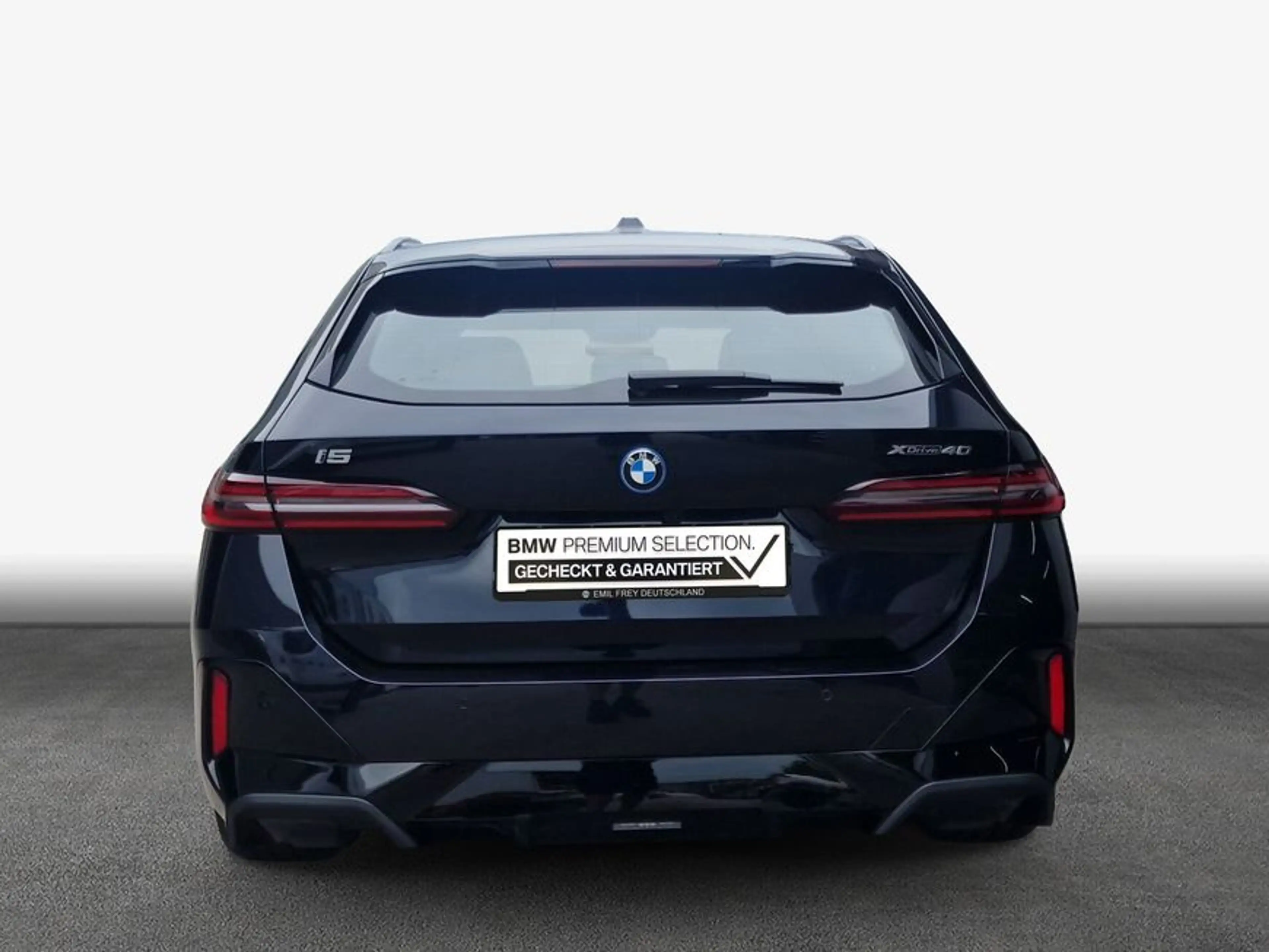 BMW i5 xDrive40 Touring — photo 6