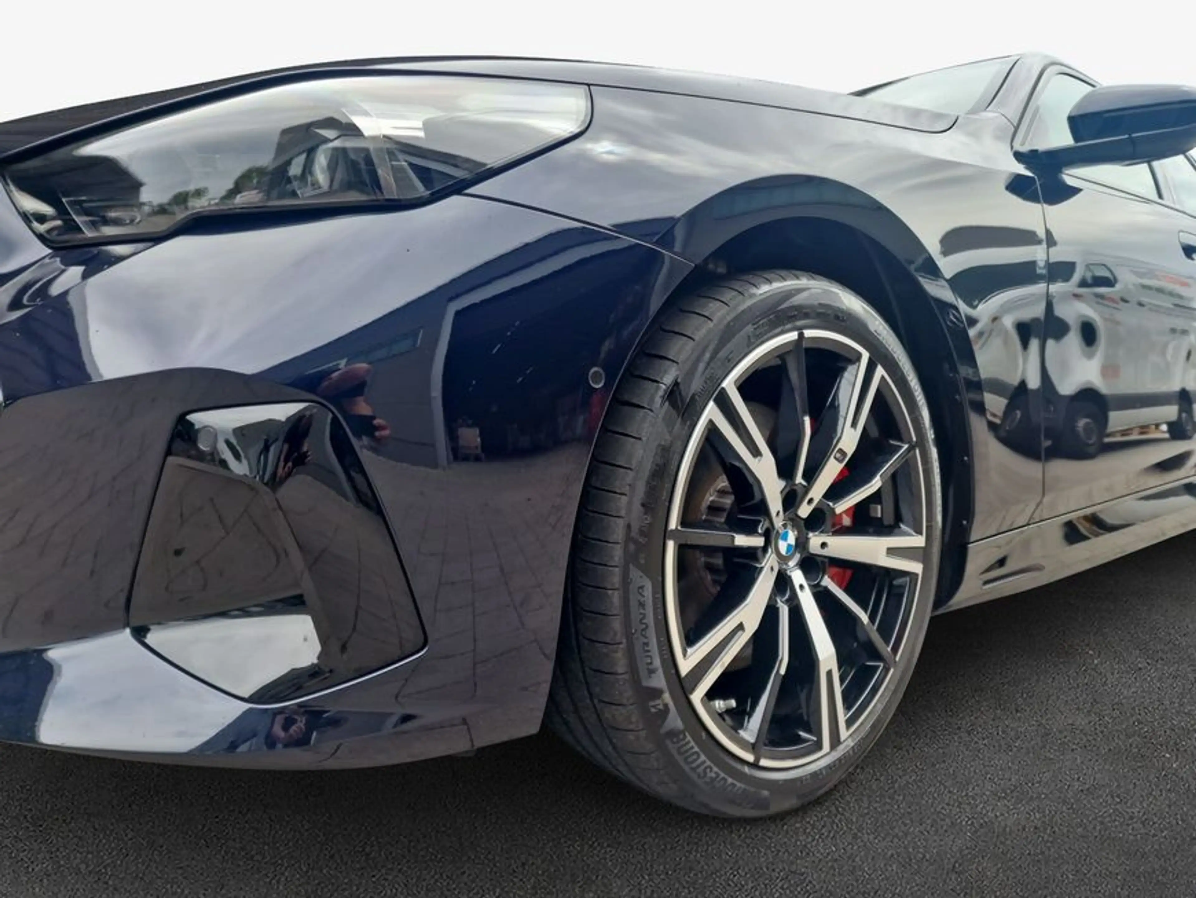 BMW i5 xDrive40 Touring — photo 7