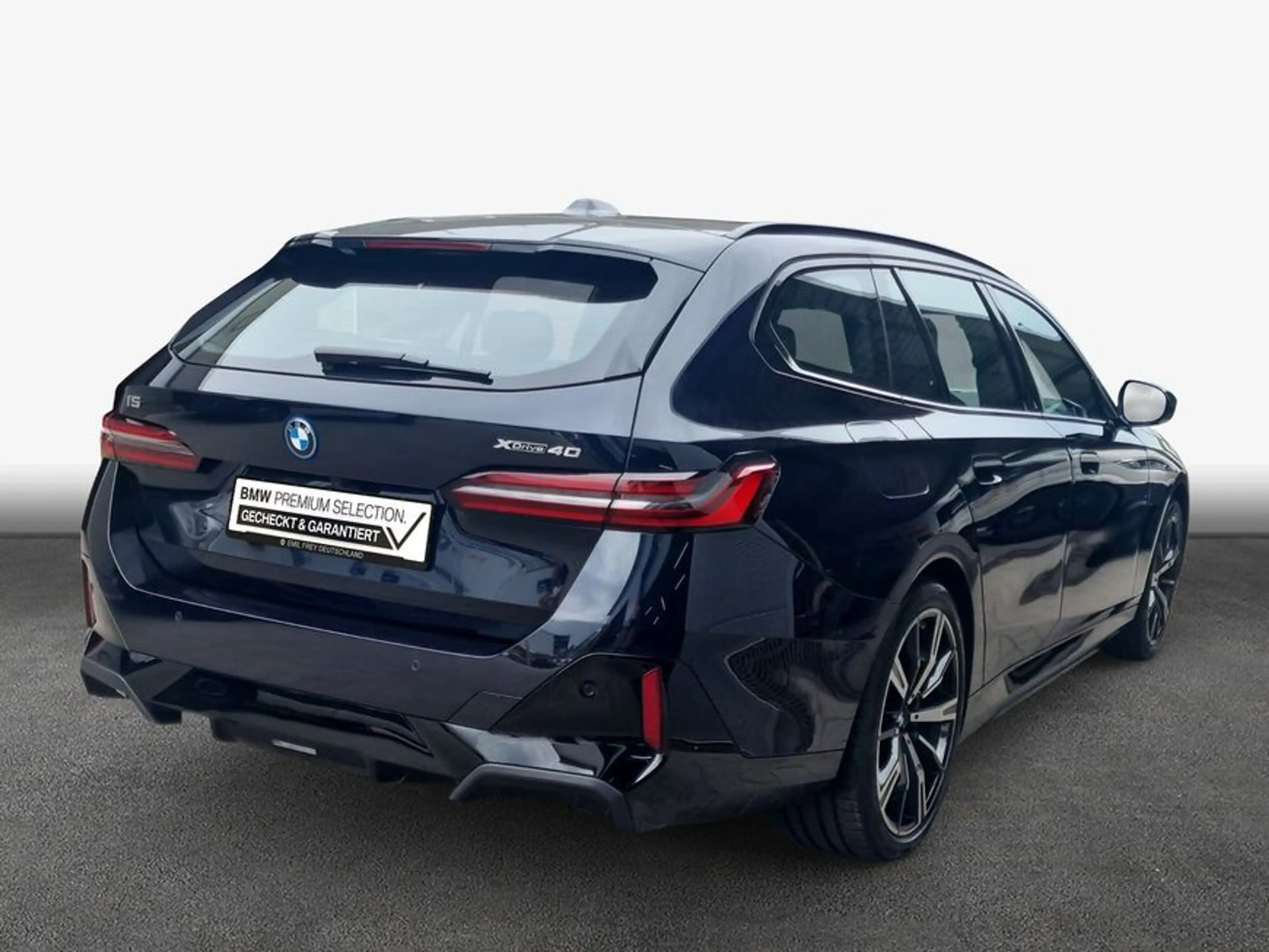 BMW i5 xDrive40 Touring — photo 2