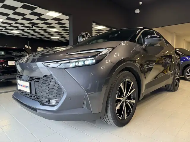 Toyota C-HR view 2