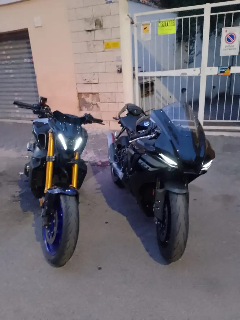 Yamaha YZF-R1 Negro - 1