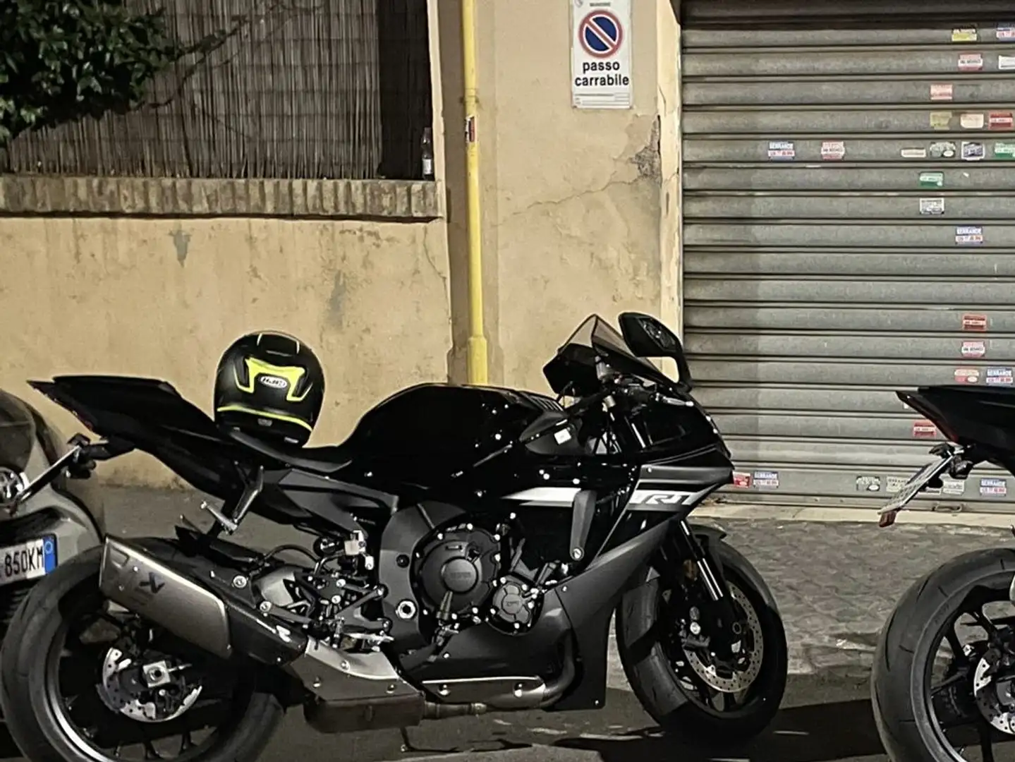 Yamaha YZF-R1 Negro - 2