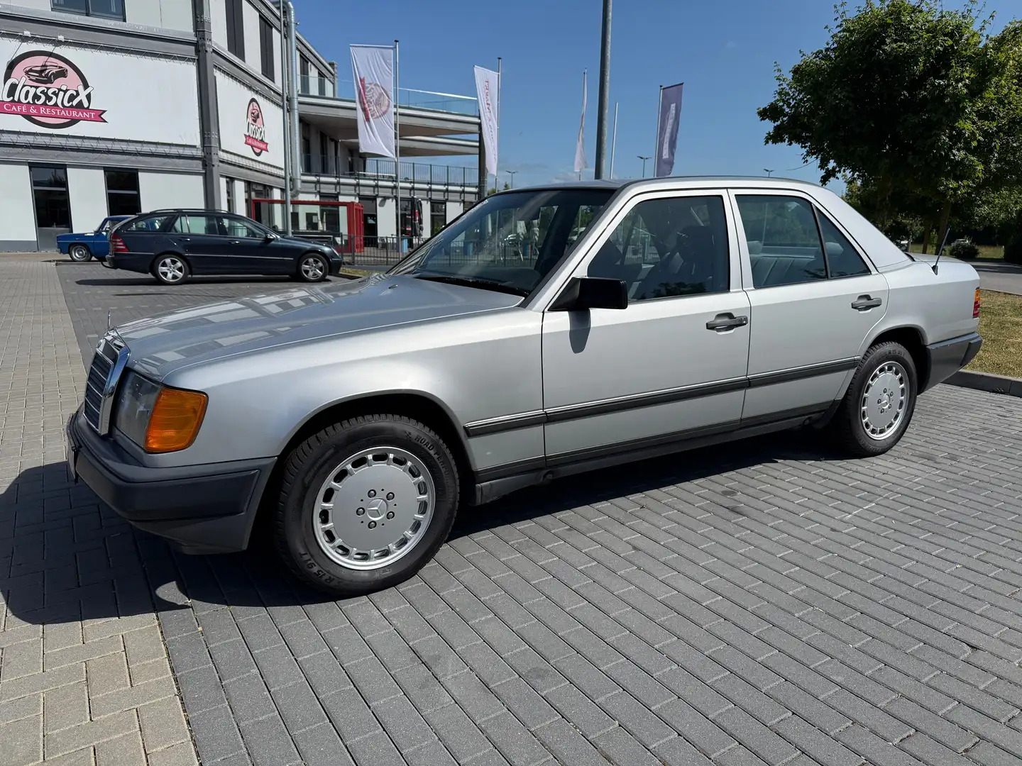 Mercedes-Benz E 260 Automatik/Kein Rost/Museum/Tüv Neu Argintiu - 2
