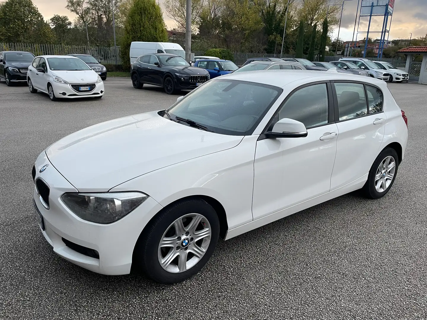 BMW 116 Serie 1 F/20-21 5p Urban Blanc - 1